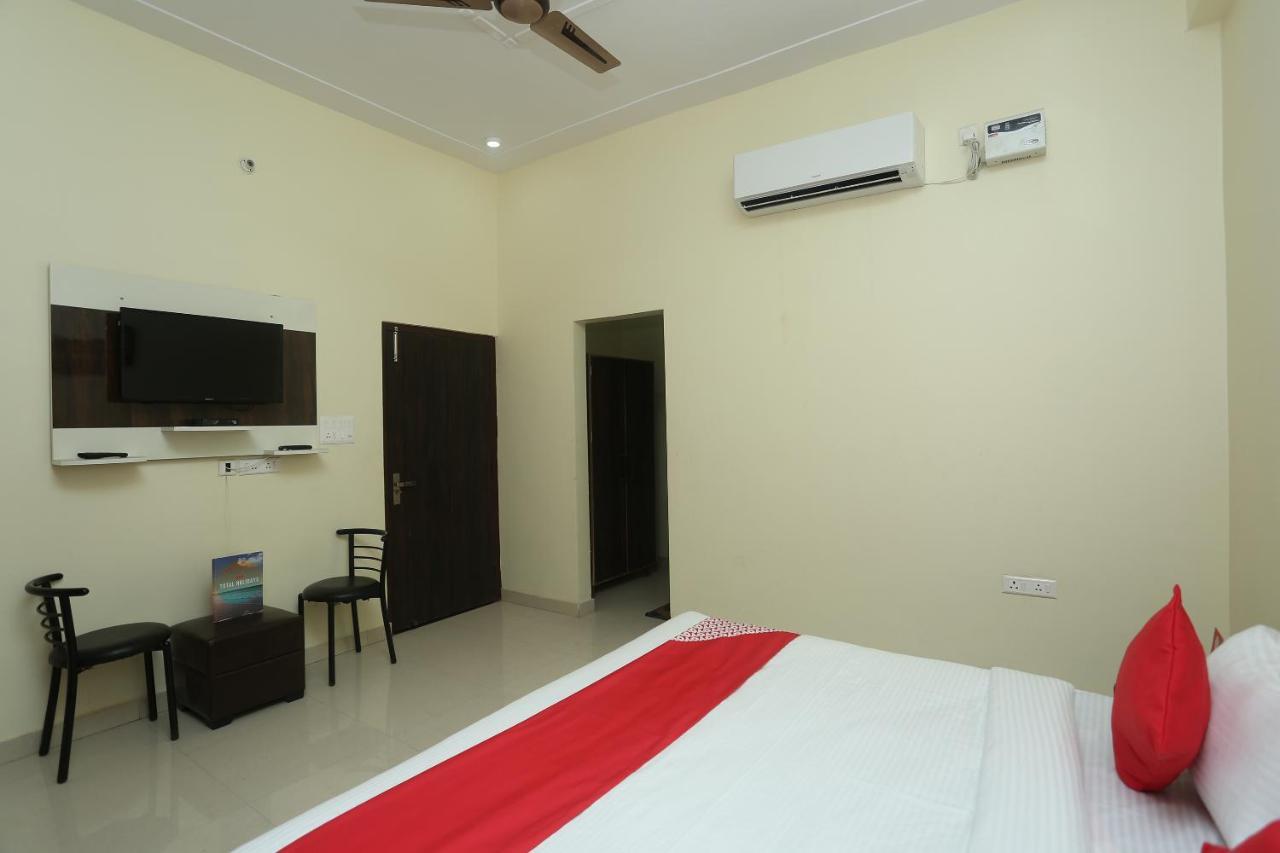 Oyo 16995 Sr Blessings Hotel Chinhat Екстериор снимка