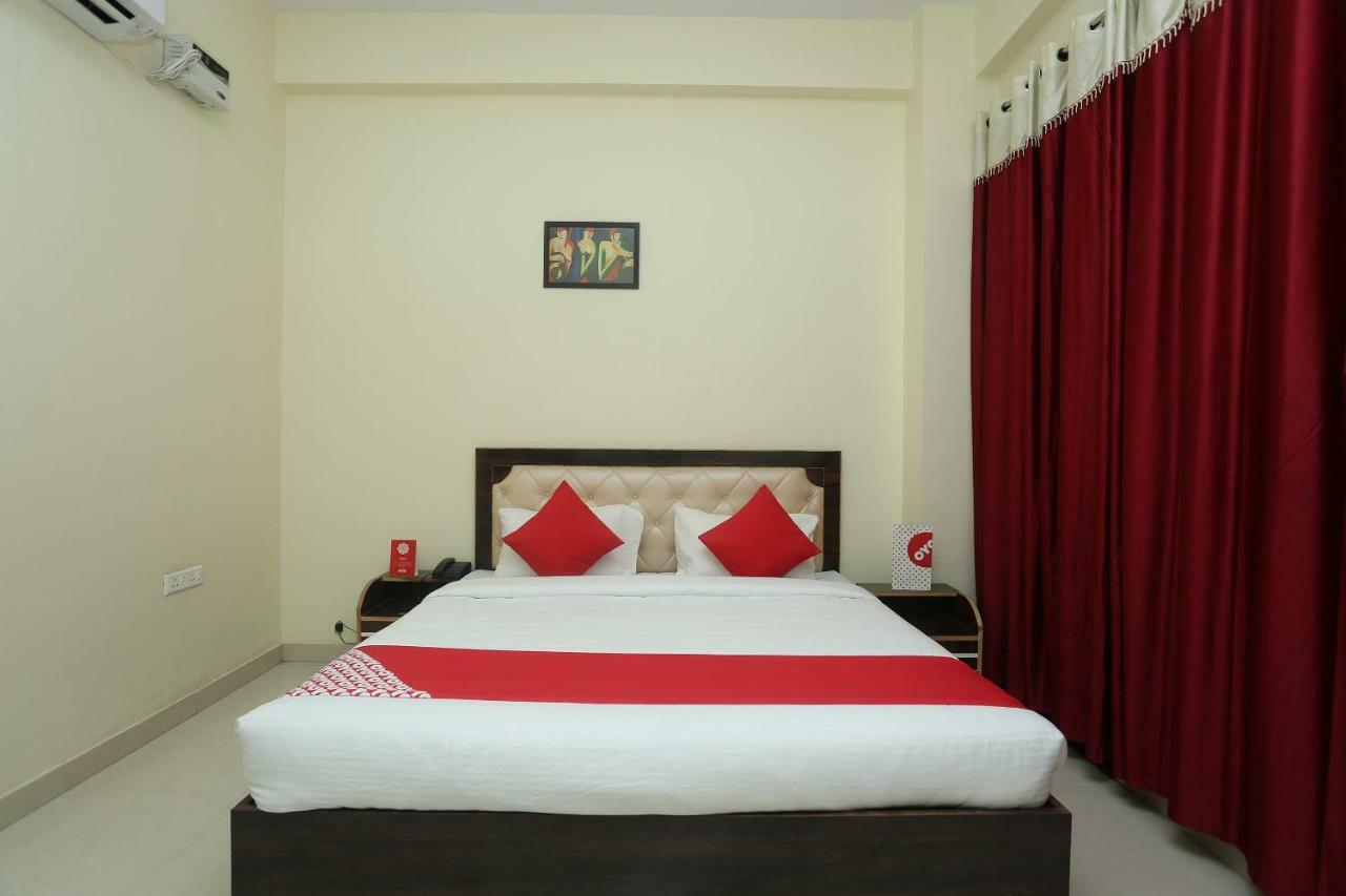 Oyo 16995 Sr Blessings Hotel Chinhat Екстериор снимка