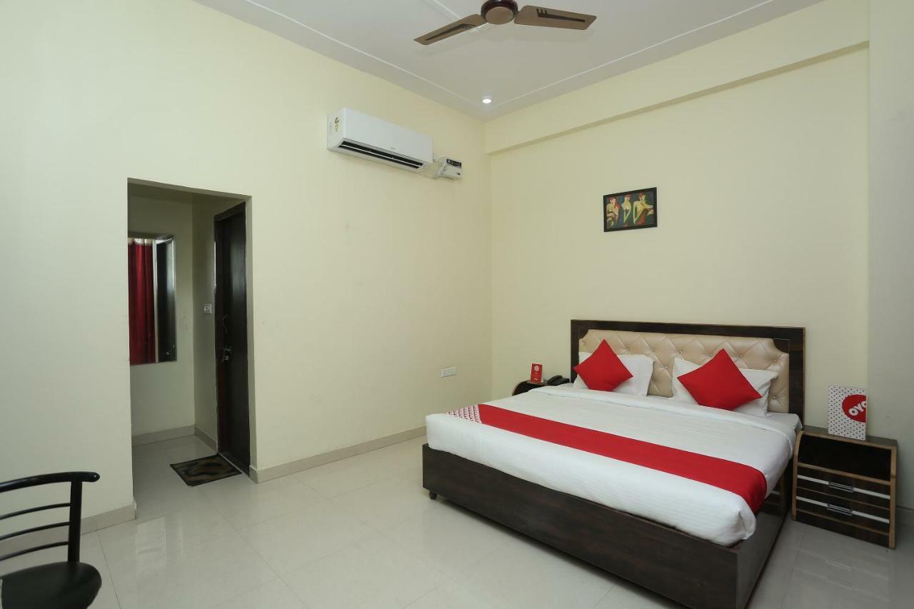Oyo 16995 Sr Blessings Hotel Chinhat Екстериор снимка